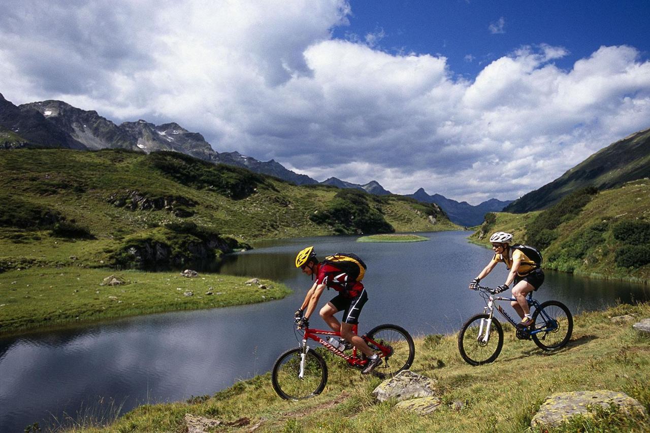 Haus Christaldo Bed & Breakfast Sankt Anton am Arlberg Ngoại thất bức ảnh