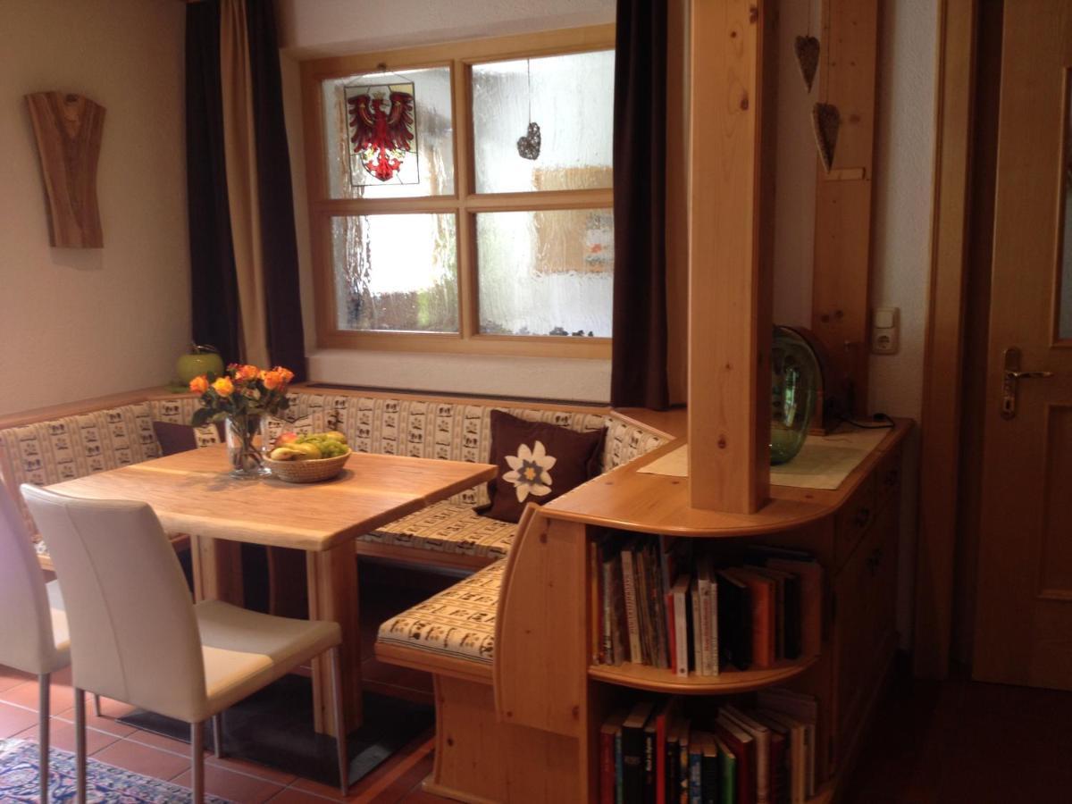 Haus Christaldo Bed & Breakfast Sankt Anton am Arlberg Ngoại thất bức ảnh