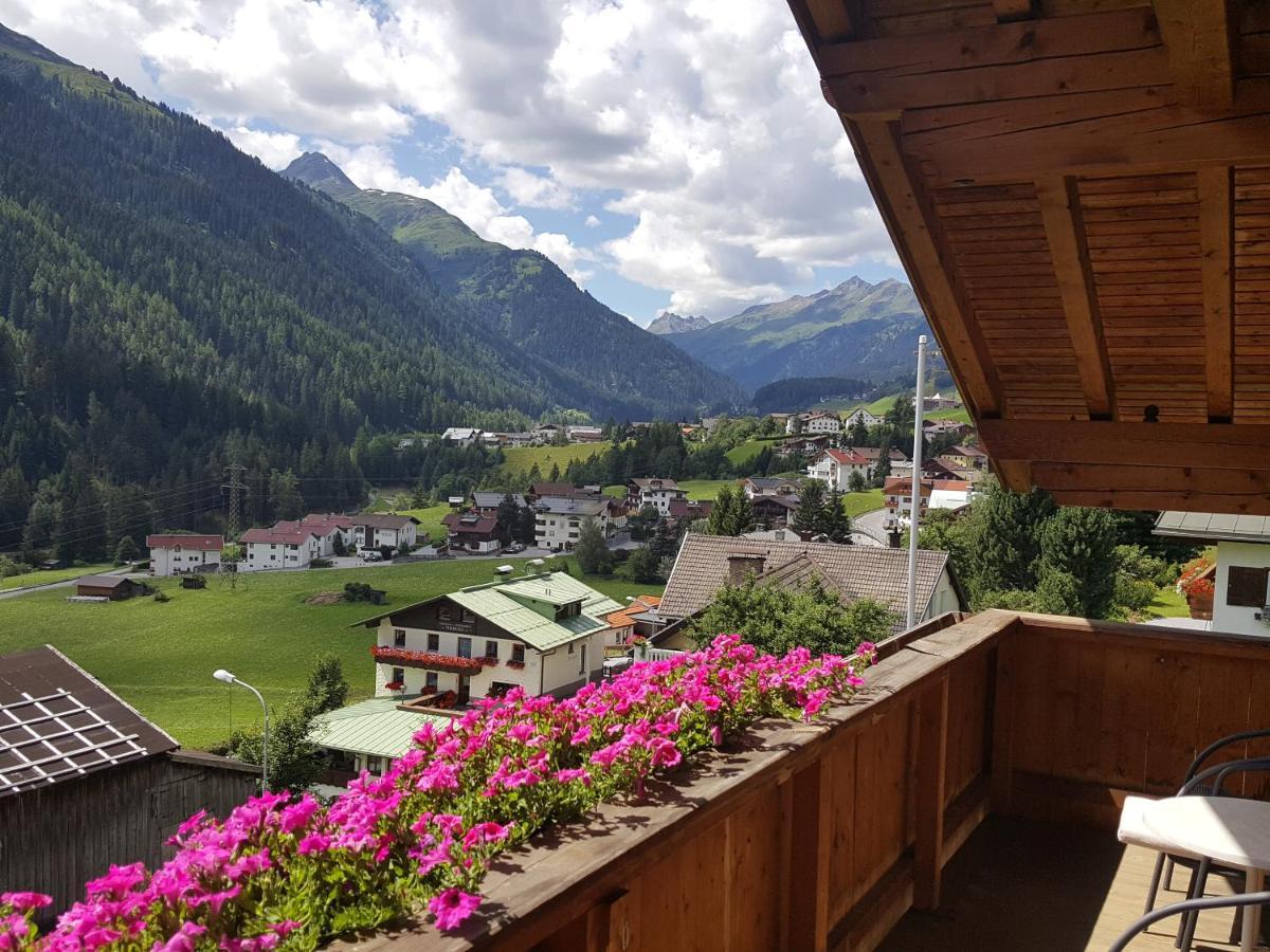 Haus Christaldo Bed & Breakfast Sankt Anton am Arlberg Ngoại thất bức ảnh
