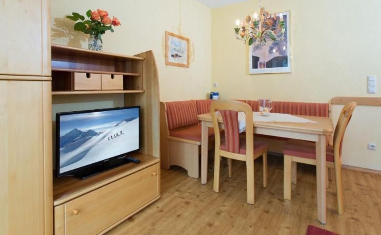 Haus Christaldo Bed & Breakfast Sankt Anton am Arlberg Ngoại thất bức ảnh