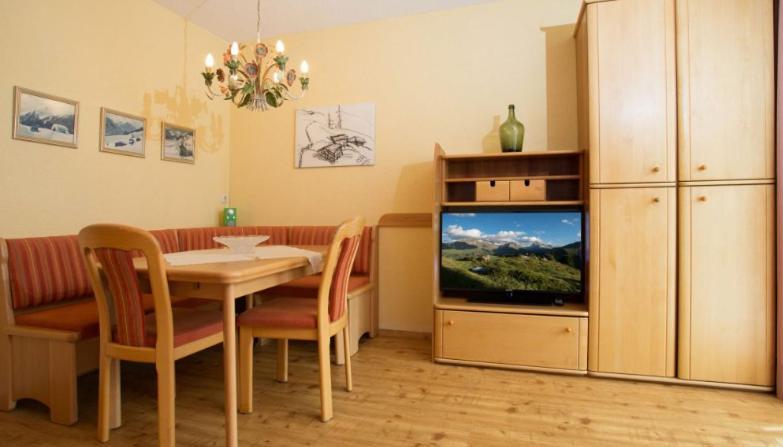 Haus Christaldo Bed & Breakfast Sankt Anton am Arlberg Ngoại thất bức ảnh